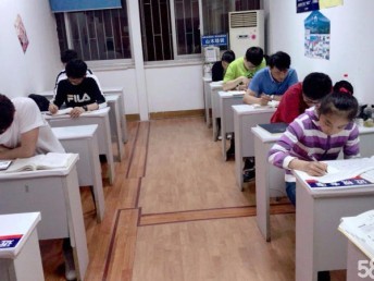 中小学辅导小班开课·晚托班，首选南汇山木培训！专业课外辅导全覆盖